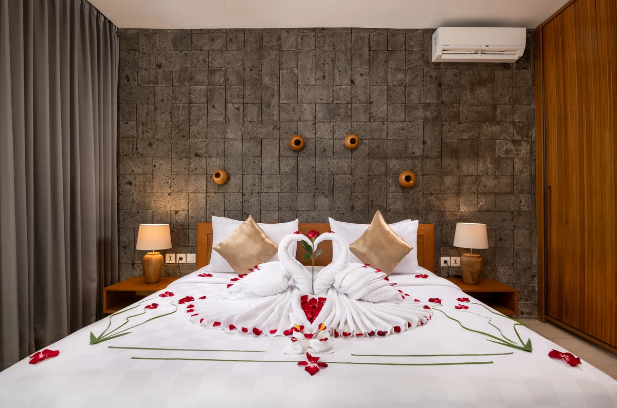 Honeymoon Decor Uluwatu_edited_1